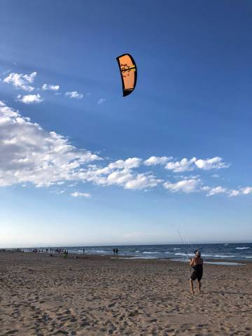 <p>Erasmus+ internship in Valencia: Learning to kite. <em>Photo: Krokenberger</em></p>